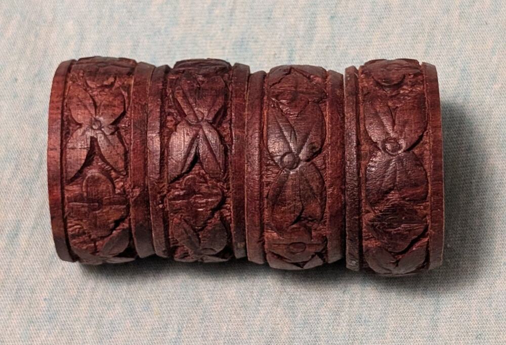 Vintage Set of 4 Vintage IEH India Hand Carved Wood Floral Design Napkin Rings